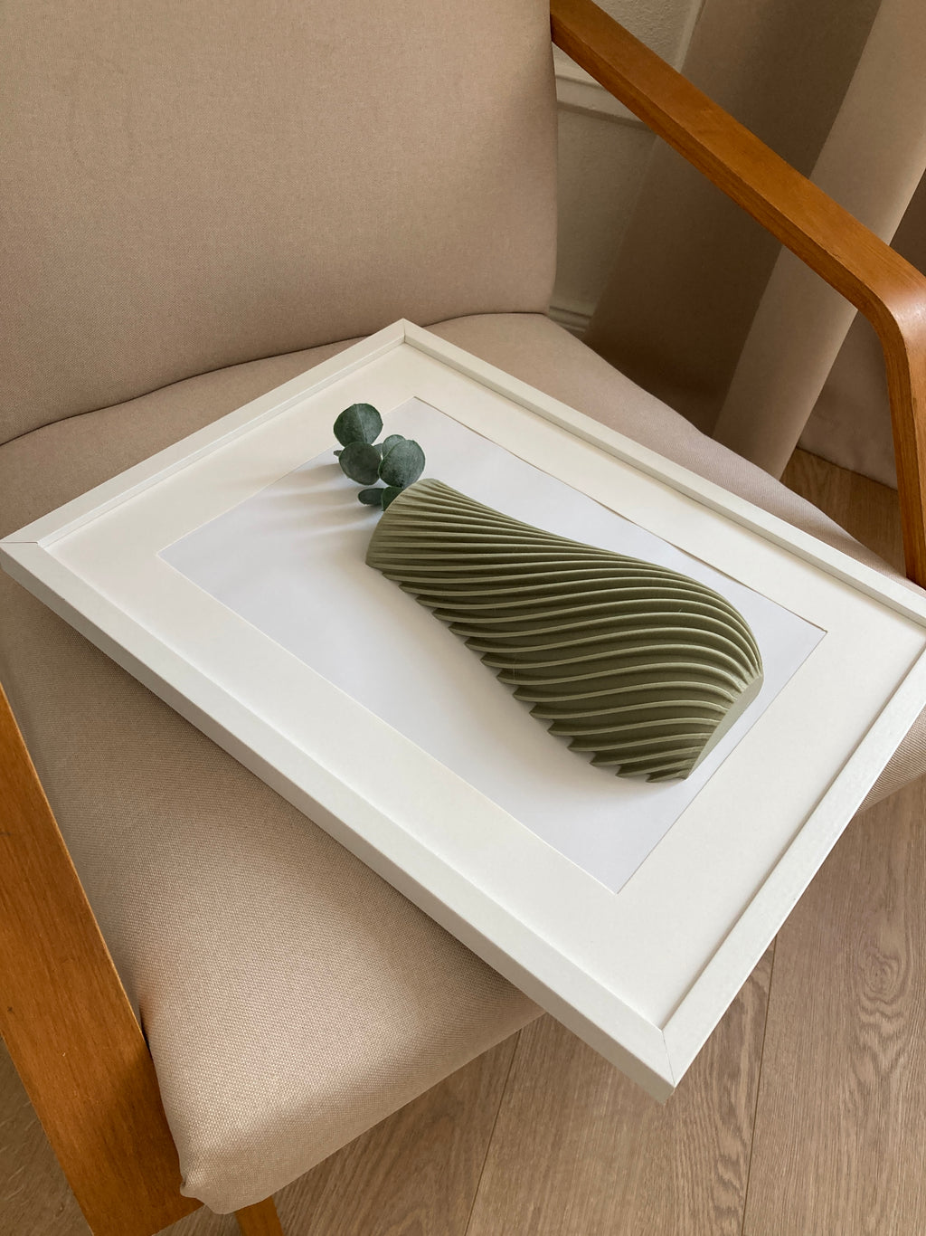 3D umělecká váza vroubkovaná 30×40 cm – interiérový dekor