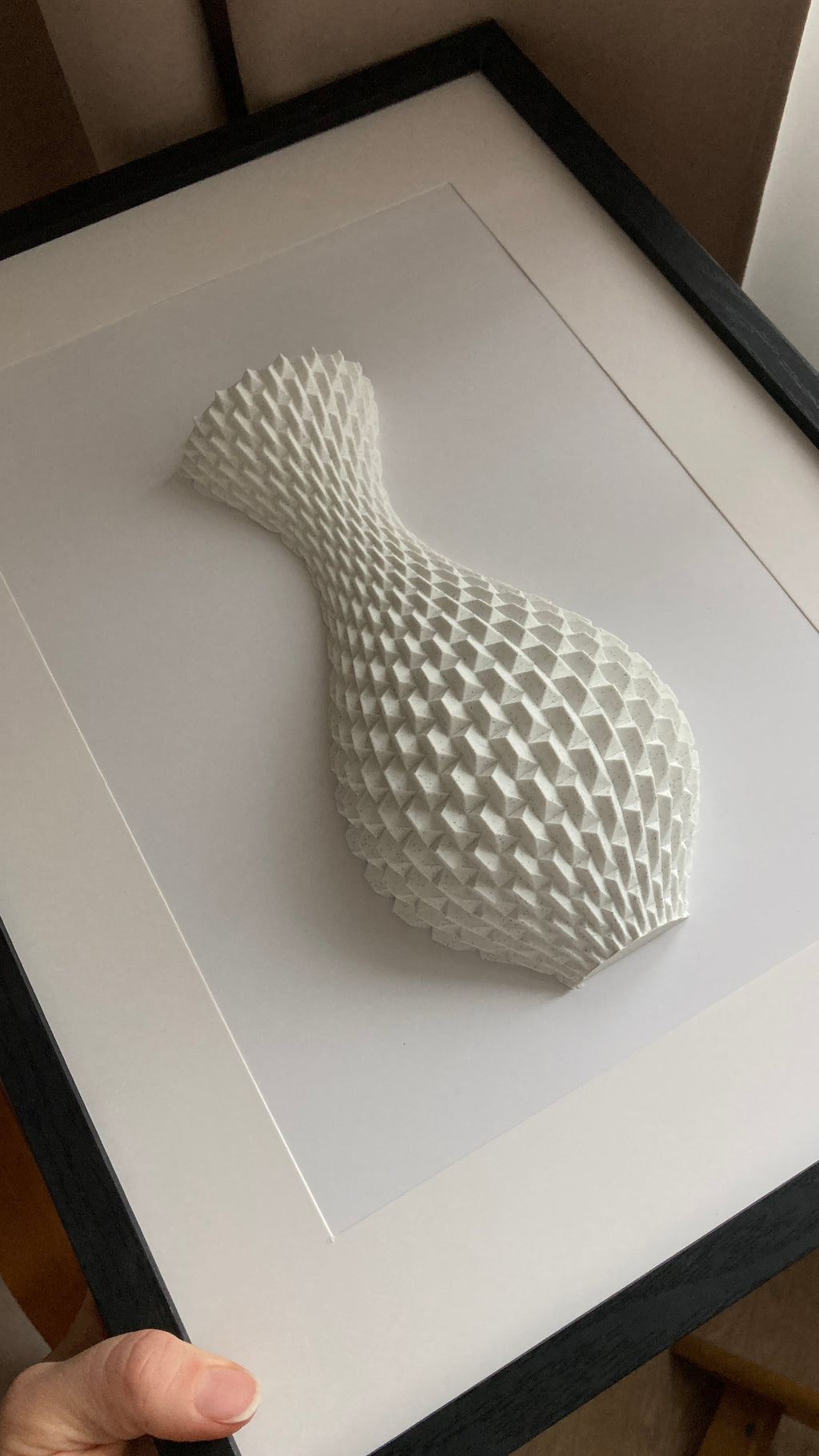 3D obraz Váza s geometrickým vzorem – moderní nástěnná dekorace 20×30 cm