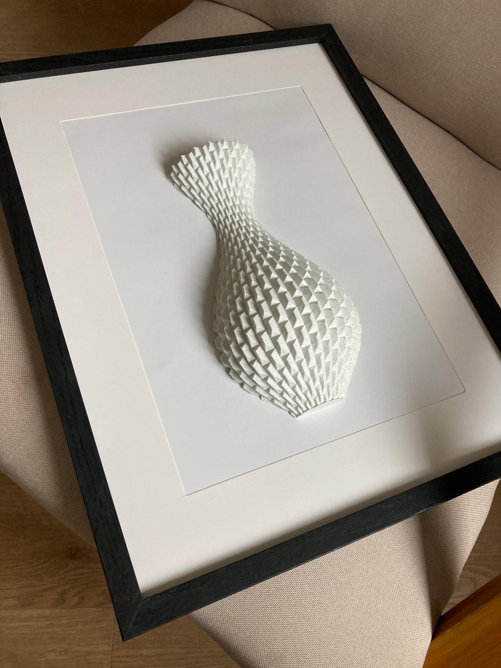 3D obraz Váza s geometrickým vzorem – moderní nástěnná dekorace 20×30 cm
