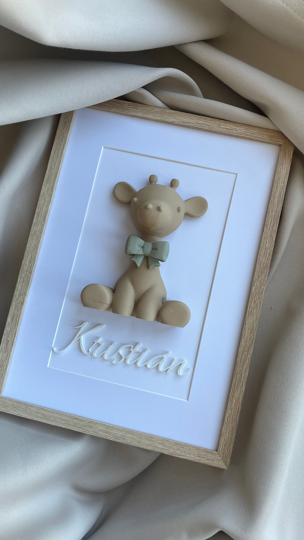 3D obraz se žirafkou a jménem dítěte – personalizovaný dárek k narození a křtu
