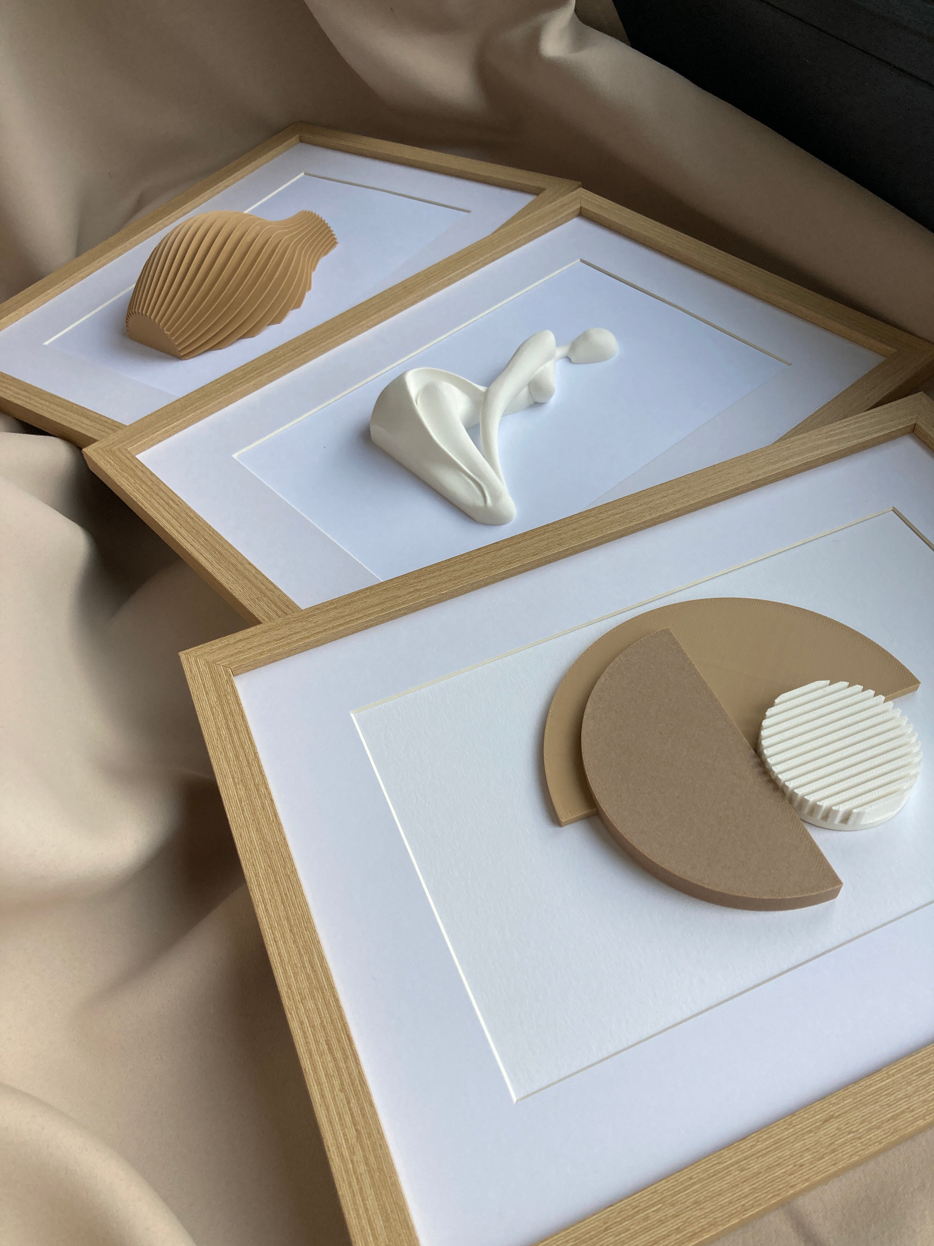 3D abstraktní obraz na zeď 30×40 cm | Geometrická dekorace, ručně vyrobená, rámovaná – minimalistický styl